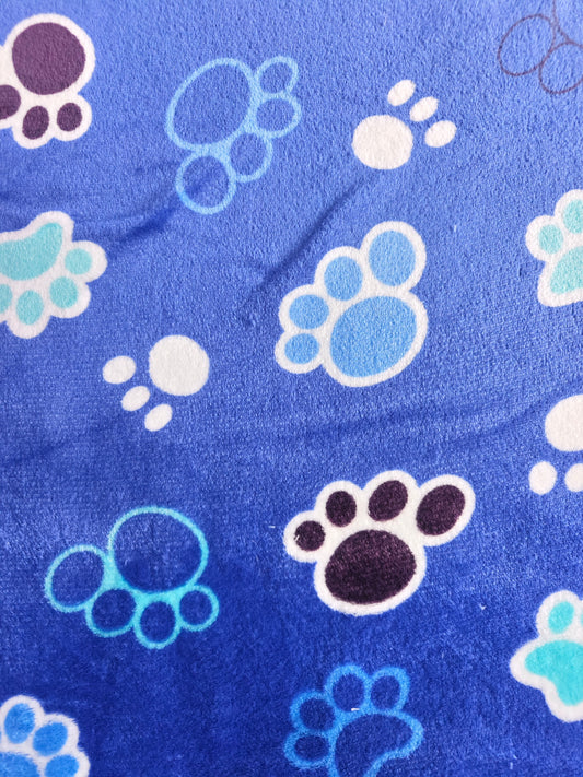 Piel de Conejo Azul Rey Huellas Estampado x Metros Ref. 07032